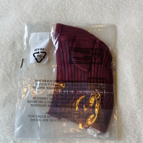 HP π NWT 12-18 Mo. Red Kate Quinn Bear Hat - Picture 3 of 3